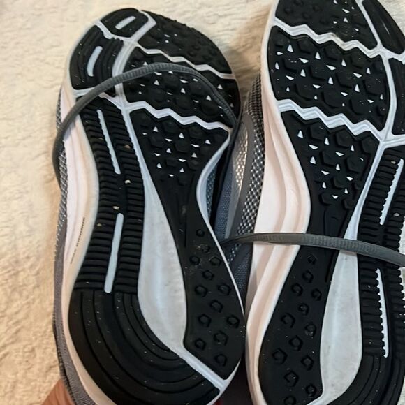 Nike    - Picture 4 of 6